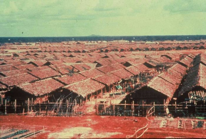 Flygtningelejren i Cambodia 1979 - som omtales i bogen.